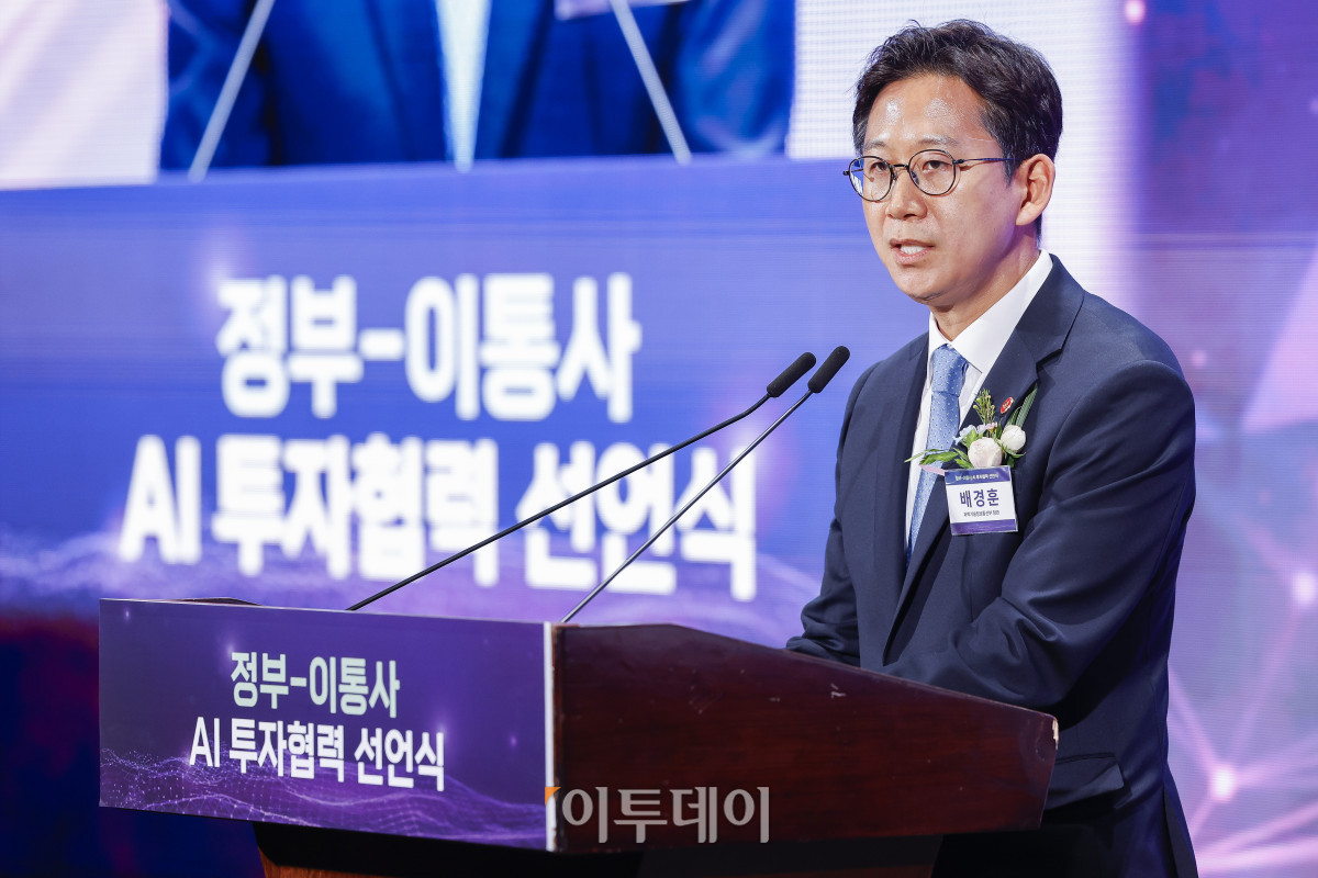 ▲배경훈 과학기술정보통신부 장관이 12일 서울 중구 웨스틴조선 서울에서 열린 정부-이통사 AI 투자협력 선언식에서 축사를 하고 있다. 조현호 기자 hyunho@