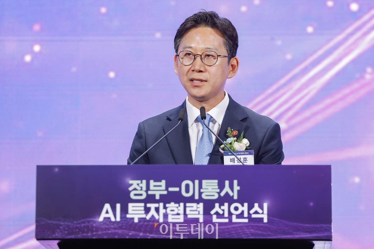 ▲배경훈 과학기술정보통신부 장관이 12일 서울 중구 웨스틴조선 서울에서 열린 정부-이통사 AI 투자협력 선언식에서 축사를 하고 있다. 조현호 기자 hyunho@