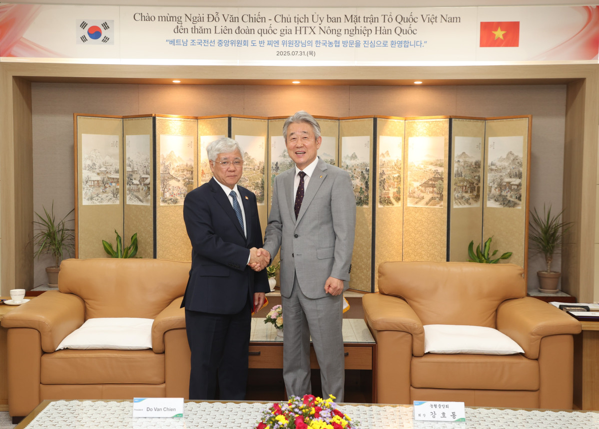 ▲사진은 강호동 농협중앙회장이 올해 7월 31일 서울시 중구 농협 본관에서 도 반 찌엔 베트남 조국전선중앙위원회 위원장을 접견한 모습. 이날 양국 농업분야 상호발전 방향에 대해 논의했다. (사진제공=농협중앙회)