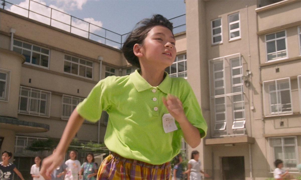 ▲소마이 신지 영화 '이사' 스틸컷. 지난달 23일 4K 리마스터링 버전으로 국내에 처음 공개된 ‘이사’는 12일 기준 누적관객수 3만 명을 넘기며 흥행 중이다. 수입은 ‘서브스턴스’, ‘존 오브 인터레스트’, ‘더 스퀘어’ 등을 수입해 국내에 소개한 영화사 찬란이 맡았다. (찬란)