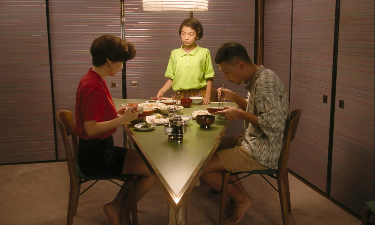 ▲소마이 신지 영화 '이사' 스틸컷. 지난달 23일 4K 리마스터링 버전으로 국내에 처음 공개된 ‘이사’는 12일 기준 누적관객수 3만 명을 넘기며 흥행 중이다. 수입은 ‘서브스턴스’, ‘존 오브 인터레스트’, ‘더 스퀘어’ 등을 수입해 국내에 소개한 영화사 찬란이 맡았다. (찬란)