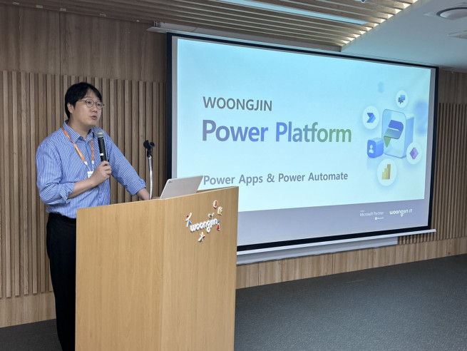 ▲12일 서울 중구 웅진 청계사옥에서 열린 '마이크로소프트 파워플랫폼 핸즈온 세미나'에서 김제완 웅진 E-솔루션사업팀장이 발표하고 있다. (사진제공=웅진)