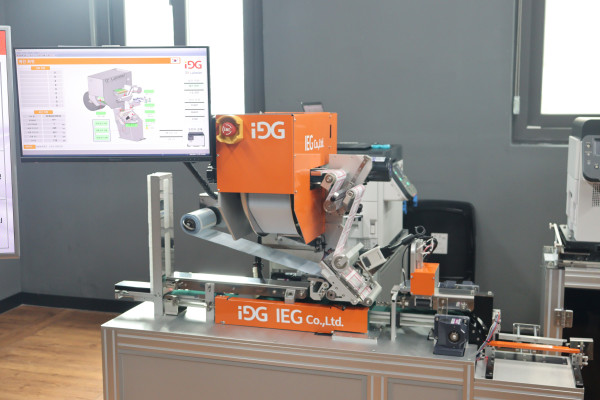 ▲아이지가 세계 최초로 개발한 제품 라벨 자동 생산·부착 라벨러. (사진제공=이노비즈협회 )