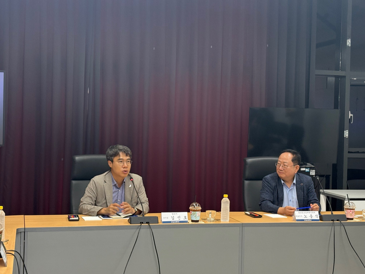 ▲김신호 양산 부시장이 양산미래디자인융합센터내 'G-스페이스 동부'를 찾아 창ㅇ원지원 인프라를 직접 점검 했다.  (사진제공=양산시청 )