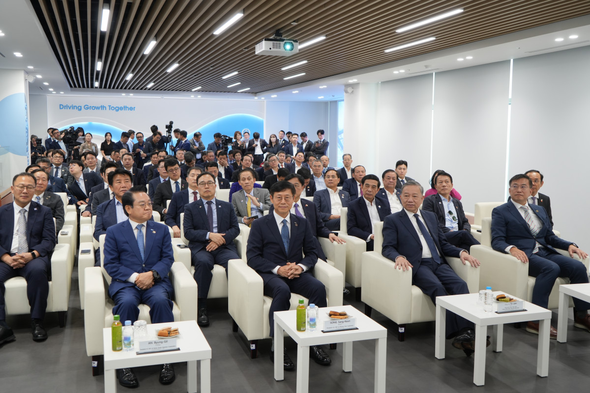 ▲왼쪽부터 안병길 한국해양진흥공사 사장, 송상근 부산항만공사 사장, 또 럼 베트남 당 서기장, 김남정 동원그룹 회장 (사진제공=부산항만공사 )