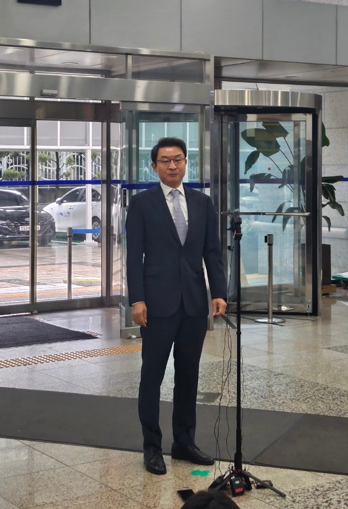 이억원 금융위원장 후보자, 포용적·생산적 금융 전환 선언! 금융 시장의 미래를 이끌다