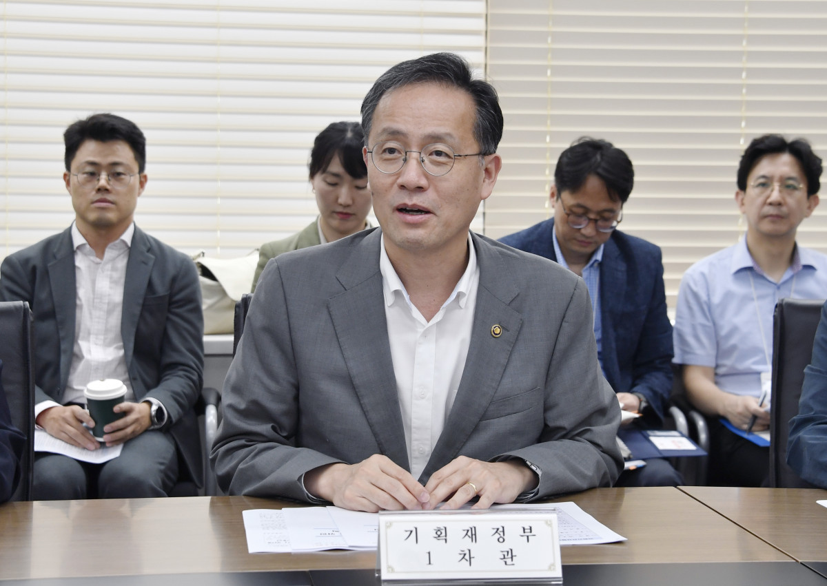 ▲이형일 기획재정부 차관이 8월 14일 오후 서울 중구 은행회관에서 열린 '외환건전성협의회 겸 MSCI 전담반 회의'를 주재, 모두발언을 하고 있다. (기획재정부)