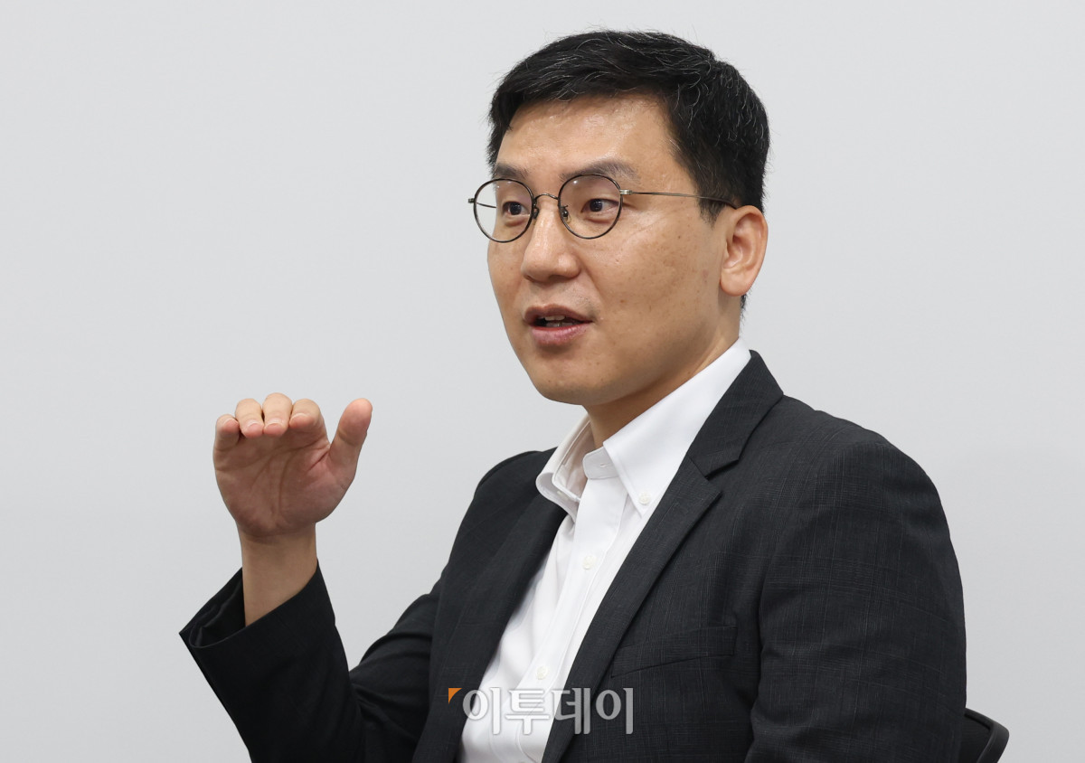 ▲김준형 서울시 주택정책수석이 14일 서울시 본청 집무실에서 이투데이와 인터뷰를 하고 있다.  (고이란 기자 photoeran@)