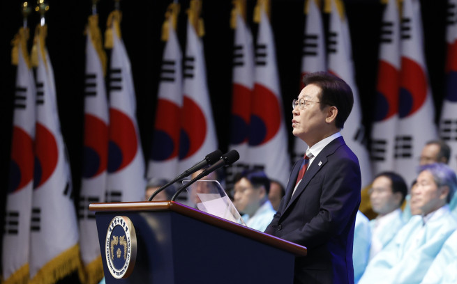 ▲이재명 대통령이 15일 서울 세종문화회관에서 열린 80주년 광복절 경축식에서 경축사를 하고 있다. 2025.8.15 [대통령실통신사진기자단]     (연합뉴스)