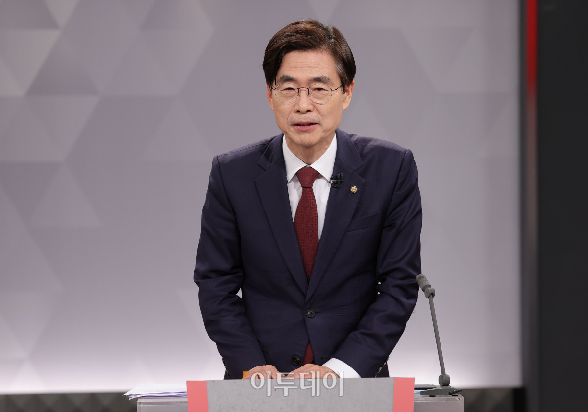 ▲조경태 국민의힘 당대표 후보가 17일 서울 여의도 KBS에서 열린 당대표 후보자 TV토론회에서 시작을 기다리고 있다. 국회사진기자단