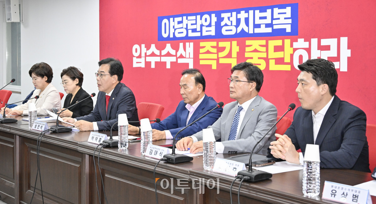 ▲송언석 국민의힘 비상대책위원장 겸 원내대표가 18일 서울 여의도 국민의힘 중앙당사에서 열린 비상대책위원회 회의에서 발언하고 있다. 조현호 기자 hyunho@