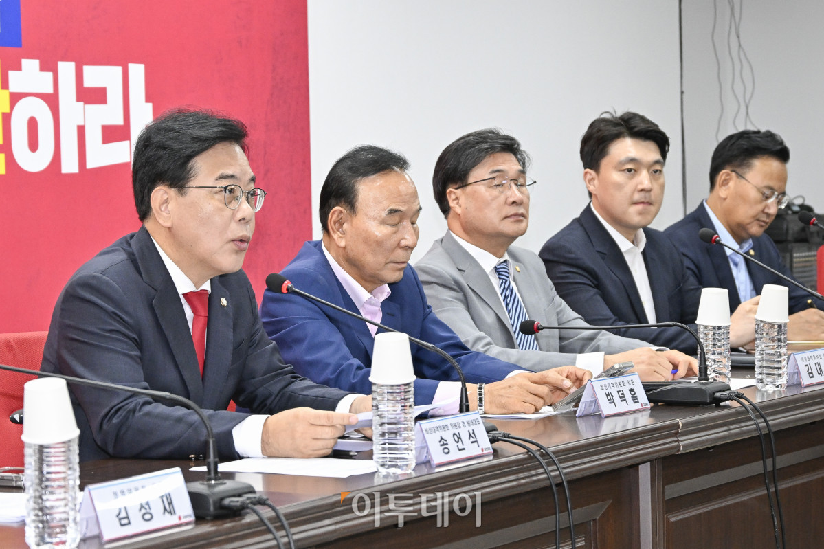▲송언석 국민의힘 비상대책위원장 겸 원내대표가 18일 서울 여의도 국민의힘 중앙당사에서 열린 비상대책위원회 회의에서 발언하고 있다. 조현호 기자 hyunho@