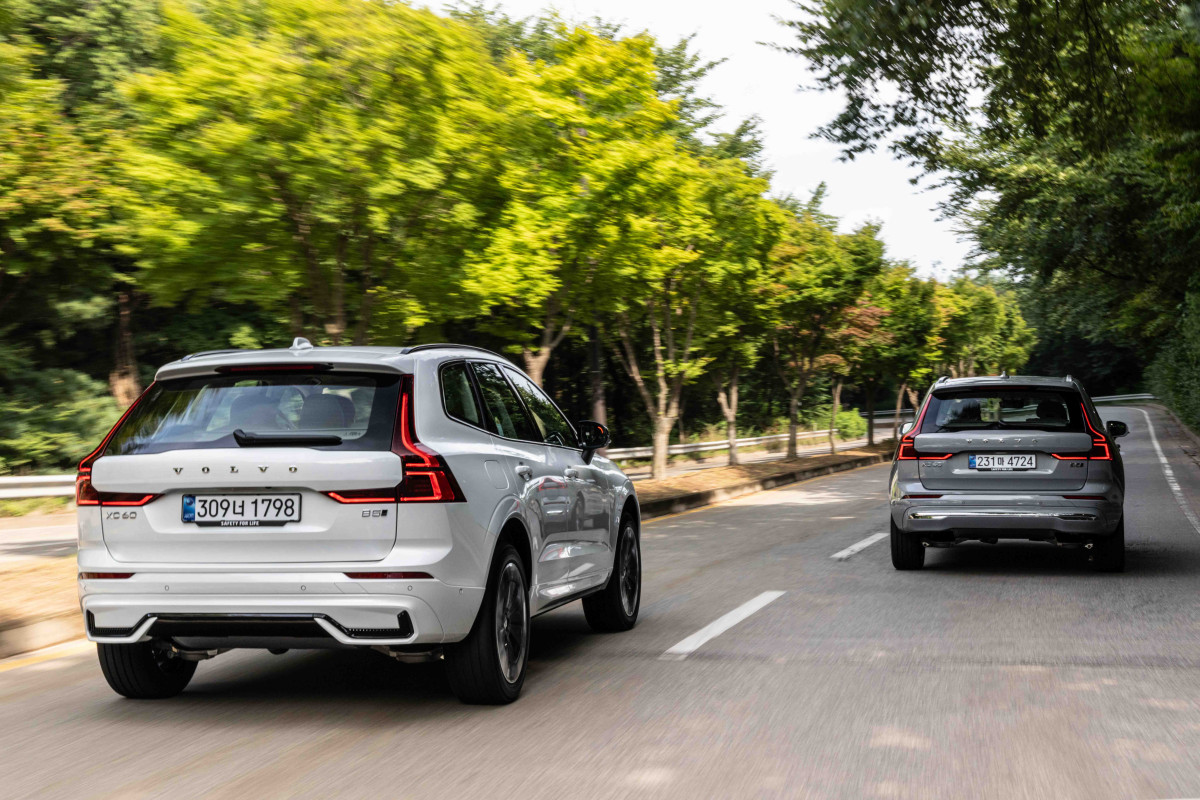 ▲에어 서스펜션과 액티브 섀시는 노면 상태와 주행 조건을 초당 500회 모니터링하며 최적의 승차감과 핸들링을 구현한다. 고속 주행에서는 차체를 낮춰 안정성을 높이고, 험로에서는 지상고를 올려 쾌적한 승차감을 확보한다.  (사진=볼보자동차 코리아)