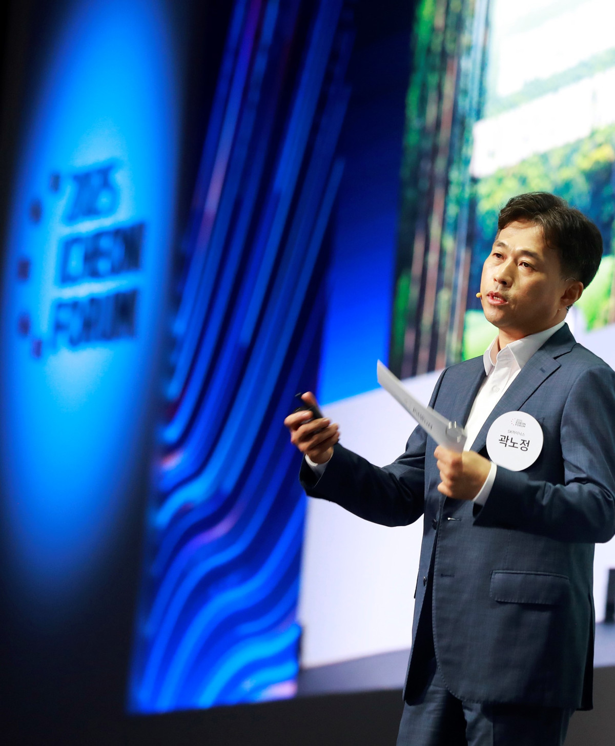 ▲SK하이닉스 곽노정 대표이사 사장이 18일 서울 광진구 워커힐 호텔에서 열린 '이천포럼 2025'에서 개막 연설을 진행하고 있다. (사진제공-SK수펙스추구협의회)