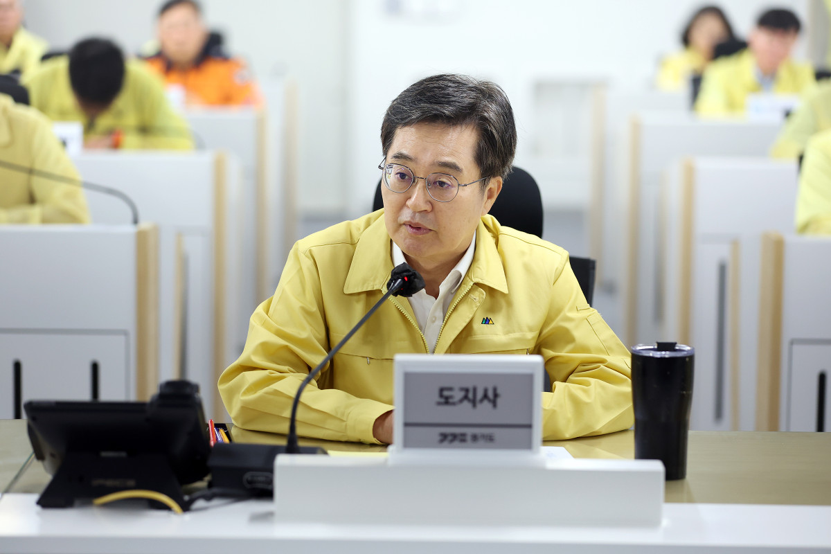 ▲18일 오전 경기도청 전시종합상황실에서 김동연 경기도지사, 부지사, 경기도소방재난본부장 등이 참석한 가운데 2025년 을지연습 최초 상황보고 회의가 열리고 있다. (경기도)