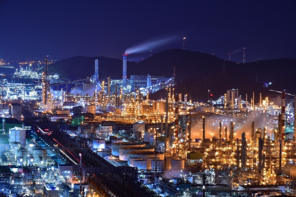 ▲전남 여수국가산단의 야경 (사진제공=전남도)