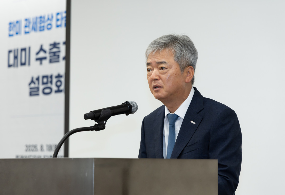 ▲한국무역협회가 18일 서울 강남구 삼성동 트레이드타워에서 개최한 '한미 관세협상 타결 관련 수출기업 설명회'에서 이인호 부회장이 개회사를 하고 있다. (사진=무협)