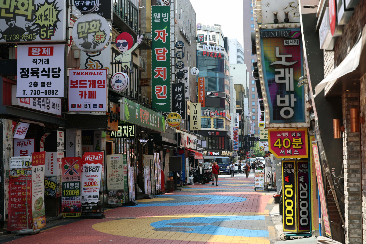 ▲서울의 한 먹자골목. 신태현 기자 holjjak@