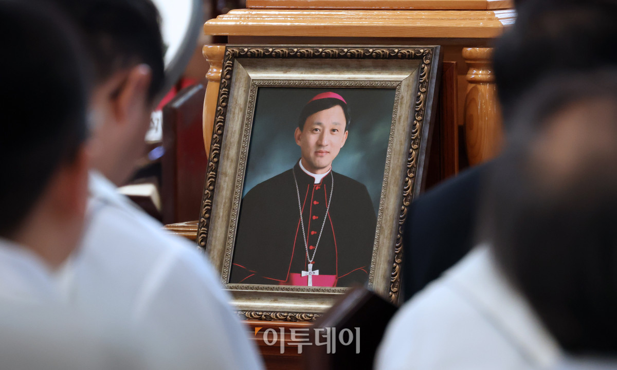 ▲천주교 서울대교구 故 유경촌 주교 장례미사가 18일 서울 중구 명동대성당에서 엄수되고 있다. 사진공동취재단