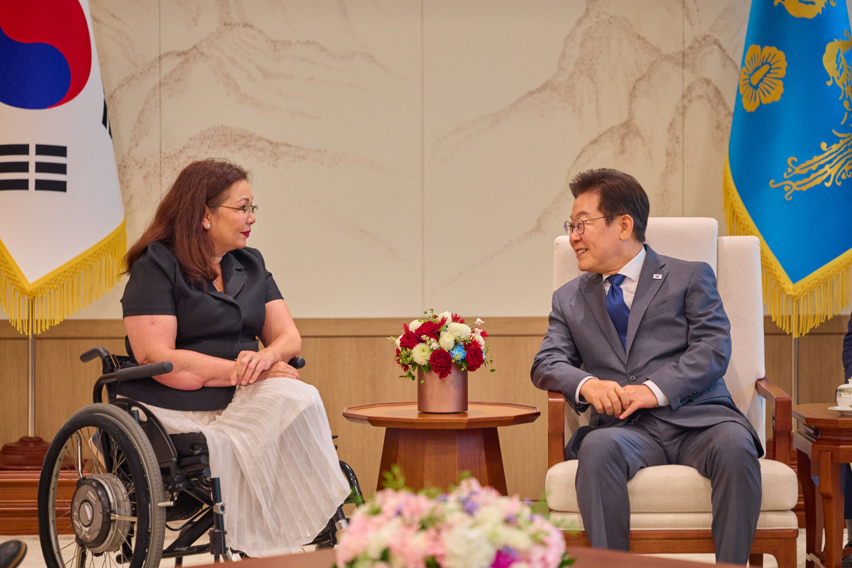 ▲ 이재명 대통령이 18일 서울 용산 대통령실 청사에서 태미 덕워스 상원의원을 접견하고 있다.  (뉴시스)