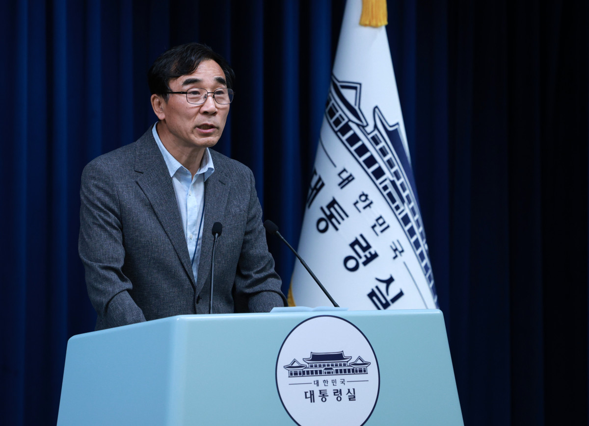 ▲전성환 경청통합수석이 18일 서울 용산 대통령실 청사에서 청년담당관 관련 브리핑을 하고 있다.  (뉴시스)