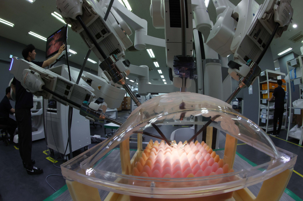 ▲미래컴퍼니의 복강경 수술로봇 '레보아이'는 경기도 용인에 위치한 생산공장에서 총 5단계 과정을 거쳐 제작된다. (사진제공=신태현 기자 holjjak@)