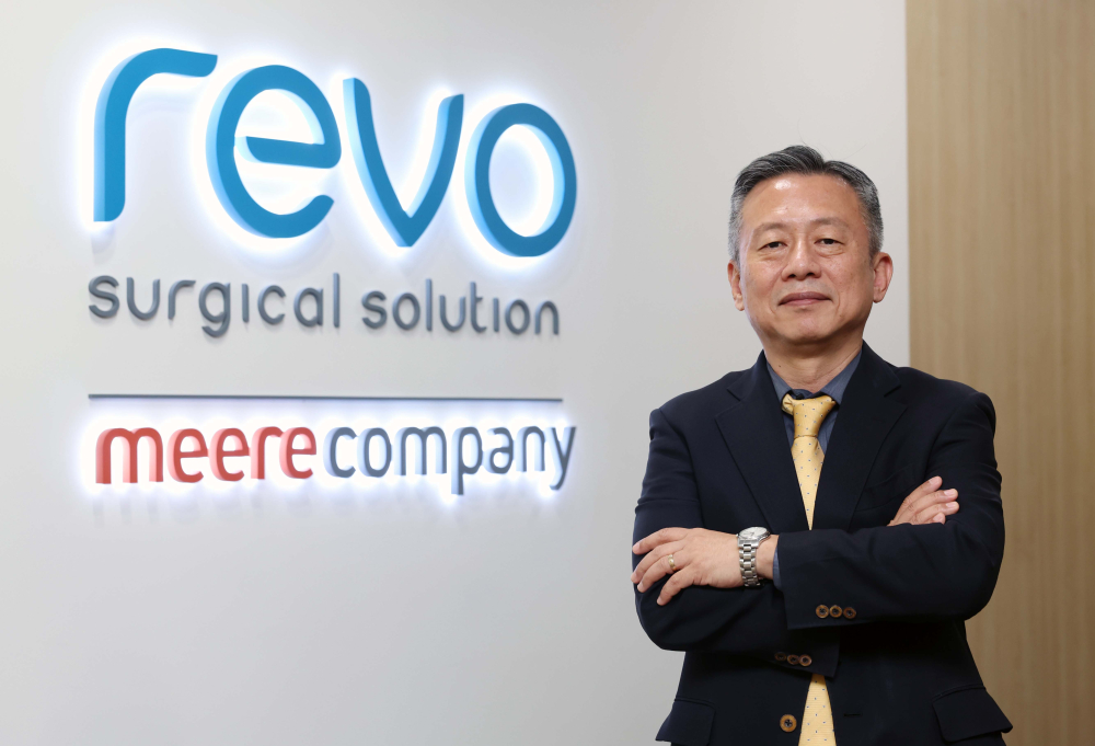 ▲이호근 미래컴퍼니 수술로봇 사업부문장(전무)이 13일 서울 송파구 미래컴퍼니 서울사무소에서 이투데이와 인터뷰에 앞서 포즈를 취하고 있다. (신태현 기자 holjjak@)