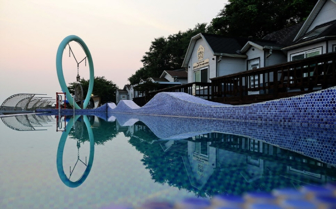 ▲전남이 대폭 할인된 숙박요금이 적용된다. 무안군 청계면에 위치한 하늘 별바다 펜션 전경. (사진제공=전남도)