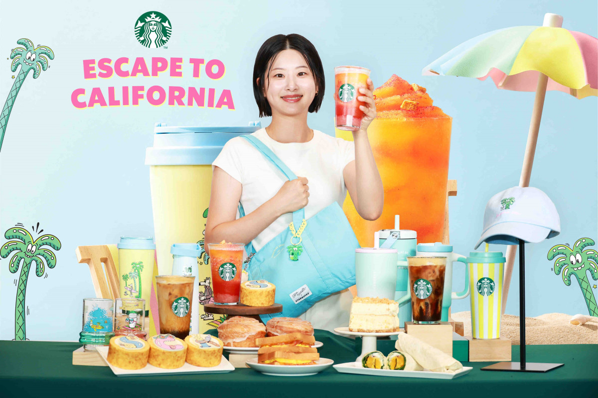▲스타벅스 코리아가 미국 LA 기반의 글로벌 아티스트 '스티븐 해링턴'과 협업해 선보인 음료와 상품. (사진제공=스타벅스 코리아)
