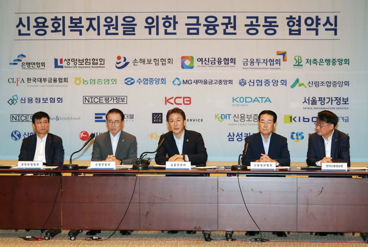 ▲권대영 금융위원회 부위원장이 20일 서울 중구 프레스센터에서 열린 서민·소상공인 신용회복 지원을 위한 금융권 공동 업무 협약식에서 인사말을 하고 있다. 신태현 기자 holjjak@