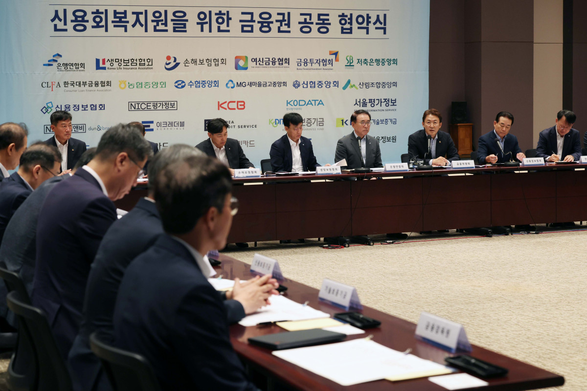 ▲권대영 금융위원회 부위원장이 20일 서울 중구 프레스센터에서 열린 서민·소상공인 신용회복 지원을 위한 금융권 공동 업무 협약식에서 인사말을 하고 있다. 신태현 기자 holjjak@