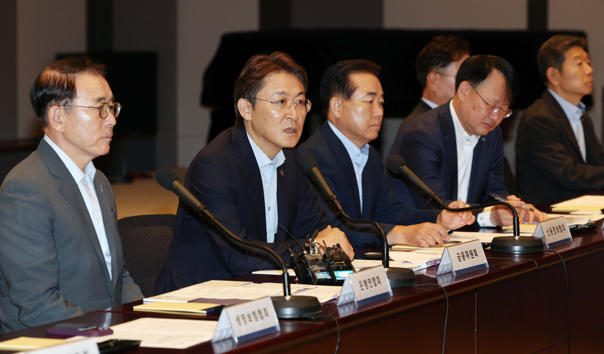 ▲권대영 금융위원회 부위원장이 20일 서울 중구 프레스센터에서 열린 서민·소상공인 신용회복 지원을 위한 금융권 공동 업무 협약식에서 인사말을 하고 있다. 신태현 기자 holjjak@