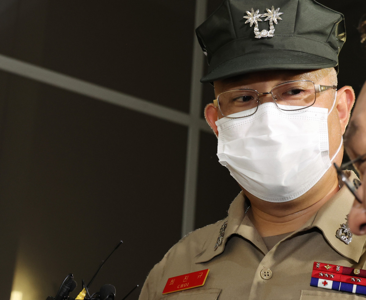 ▲ 최진규 전 해병대 포11대대장이 20일 서울 서초구 순직해병특검팀에 참고인 신분으로 조사를 받기 위해 출석하고 있다. (연합뉴스)