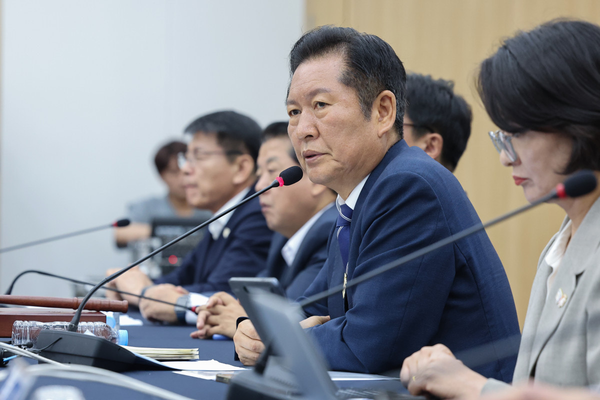 ▲정청래 더불어민주당 대표가 20일 아시아태평양경제협력체(APEC) 정상회의가 열리는 경북 경주시 경주화백컨벤션센터(HICO)에서 열린 경북 현장 최고위원회에서 발언하고 있다. (연합뉴스)