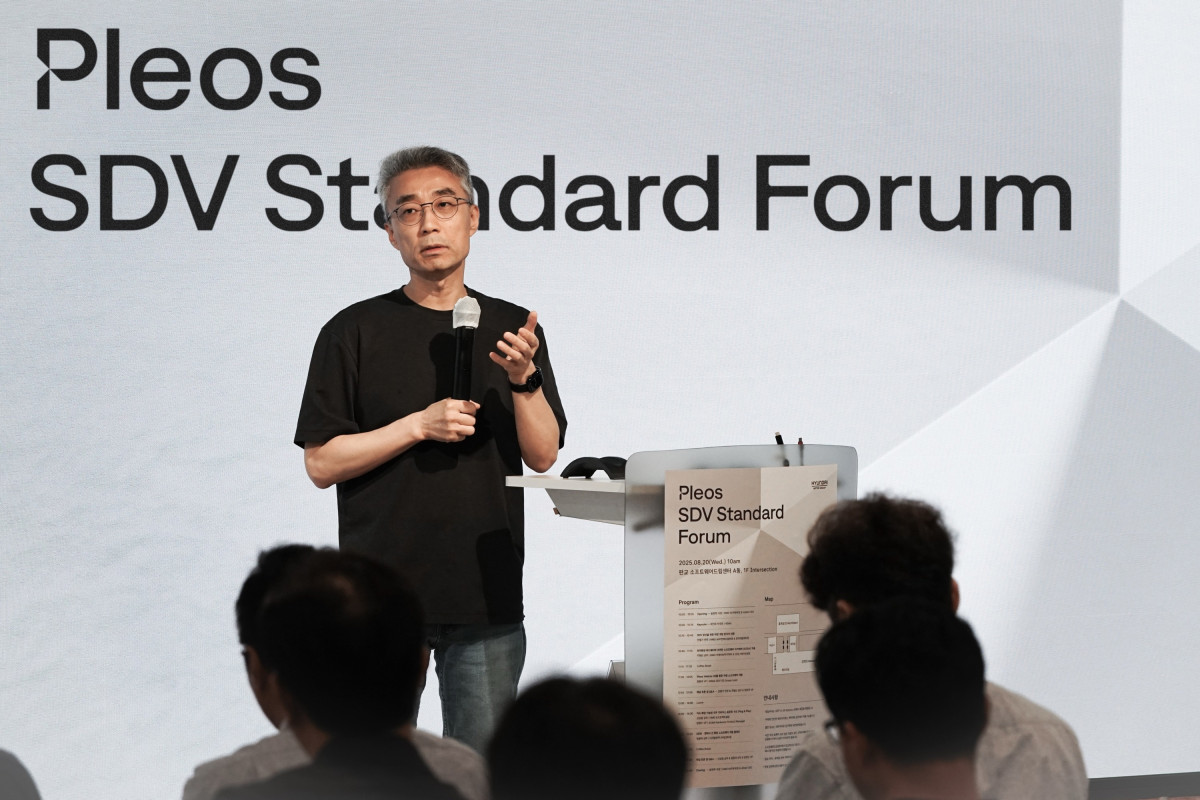 ▲Pleos SDV 스탠다드 포럼에서 현대차·기아 AVP본부장 송창현 사장이 발표하는 모습. (사진=현대차그룹)