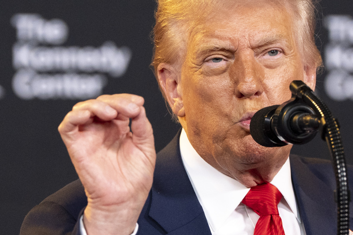 ▲도널드 트럼프 미국 대통령이 13일(현지시간) 워싱턴D.C. 케네디센터에서 연설하고 있다.  (워싱턴D.C./AP연합뉴스)