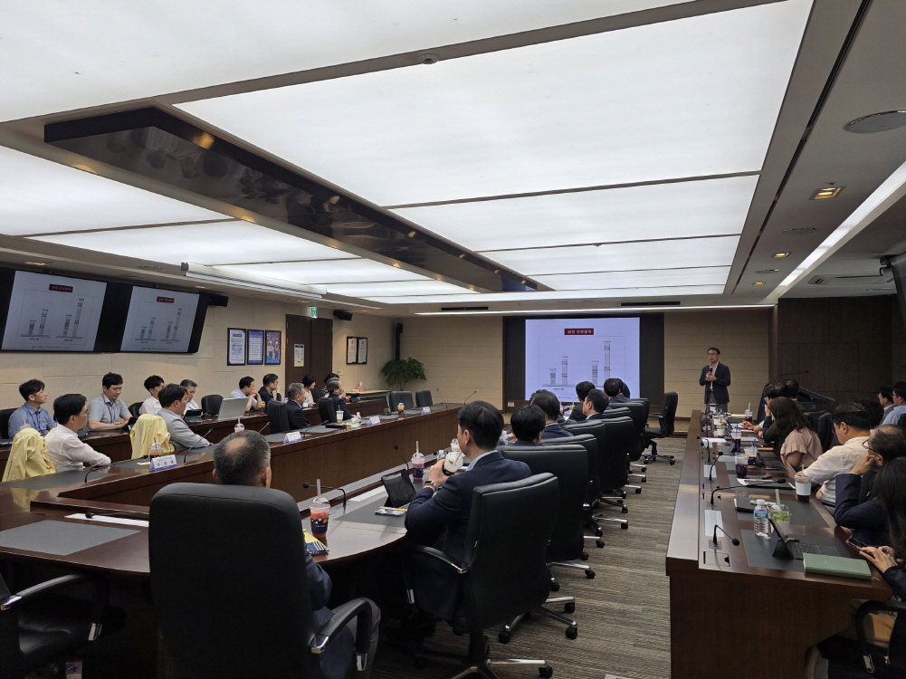 ▲한국남부발전은 20일 부산 본사에 안보의식 제고를 위해 정길현 전 산업부 비상계획국장을 초빙해 특별강연을 실시했다. (사진제공=한국남부발전)