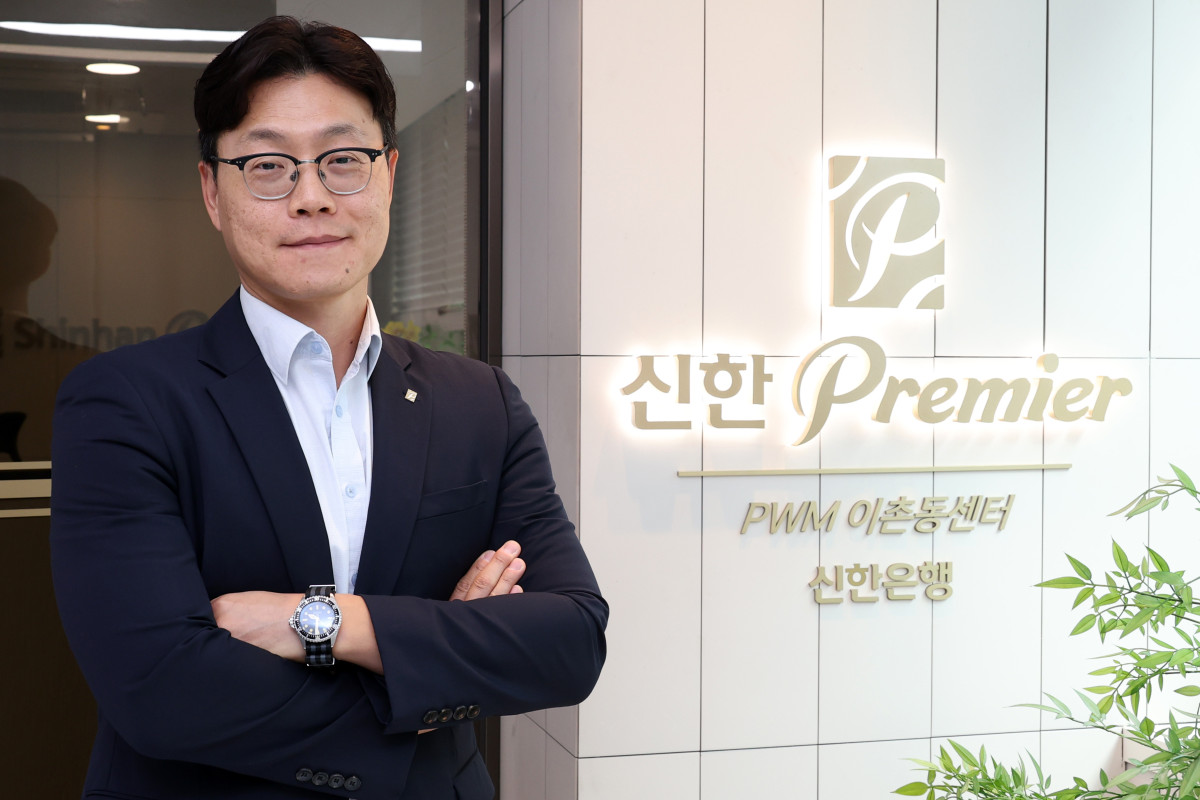 ▲김기영 신한은행 PWM이촌동센터 팀장이 31일 서울 용산구 신한은행 PWM이촌동센터에서 이투데이와 인터뷰에 앞서 포즈를 취하고 있다. 고이란 기자 photoeran@