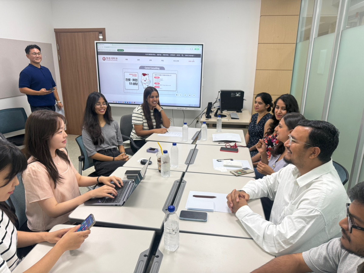 ▲ 한국에 유학 온 광운대 이공계 유학생들이 본지 인터뷰에 참여하고 있는 모습. 이들은 졸업 후 한국에서 취업하길 희망했지만 한목소리로 언어 문제를 지적했다. (손현경·강문정 기자 kangmj@)