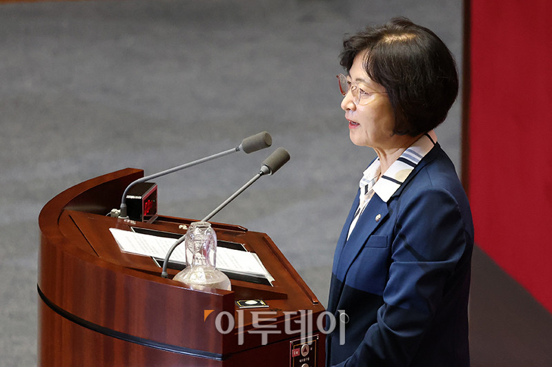 ▲추미애 더불어민주당 의원이 21일 서울 여의도 국회에서 열린 본회의에서 법제사법위원장으로 선출된 후 당선 인사를 하고 있다. 고이란 기자 photoeran@