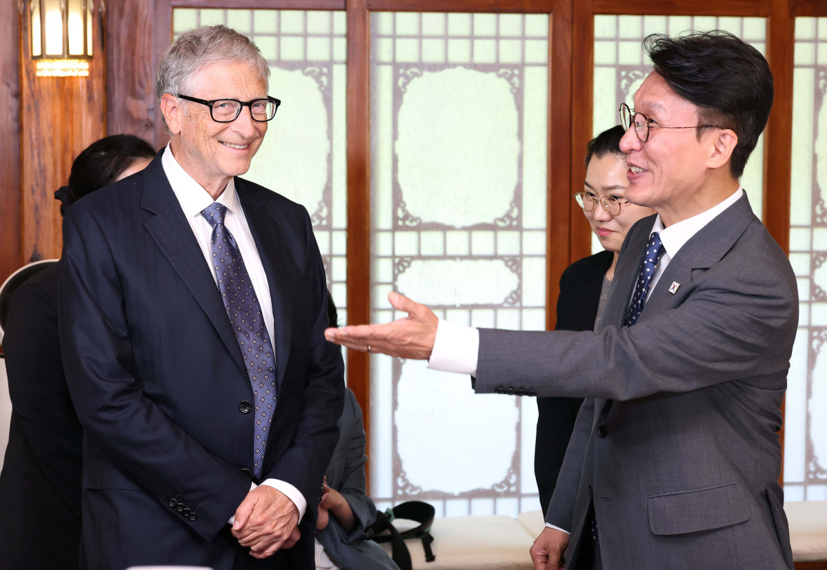 ▲김민석 국무총리와 빌 게이츠 게이츠재단 이사장이 21일 서울 삼청동 총리공관에서 열린 오찬회담에 앞서 환담을 나누고 있다. 청사사진기자단