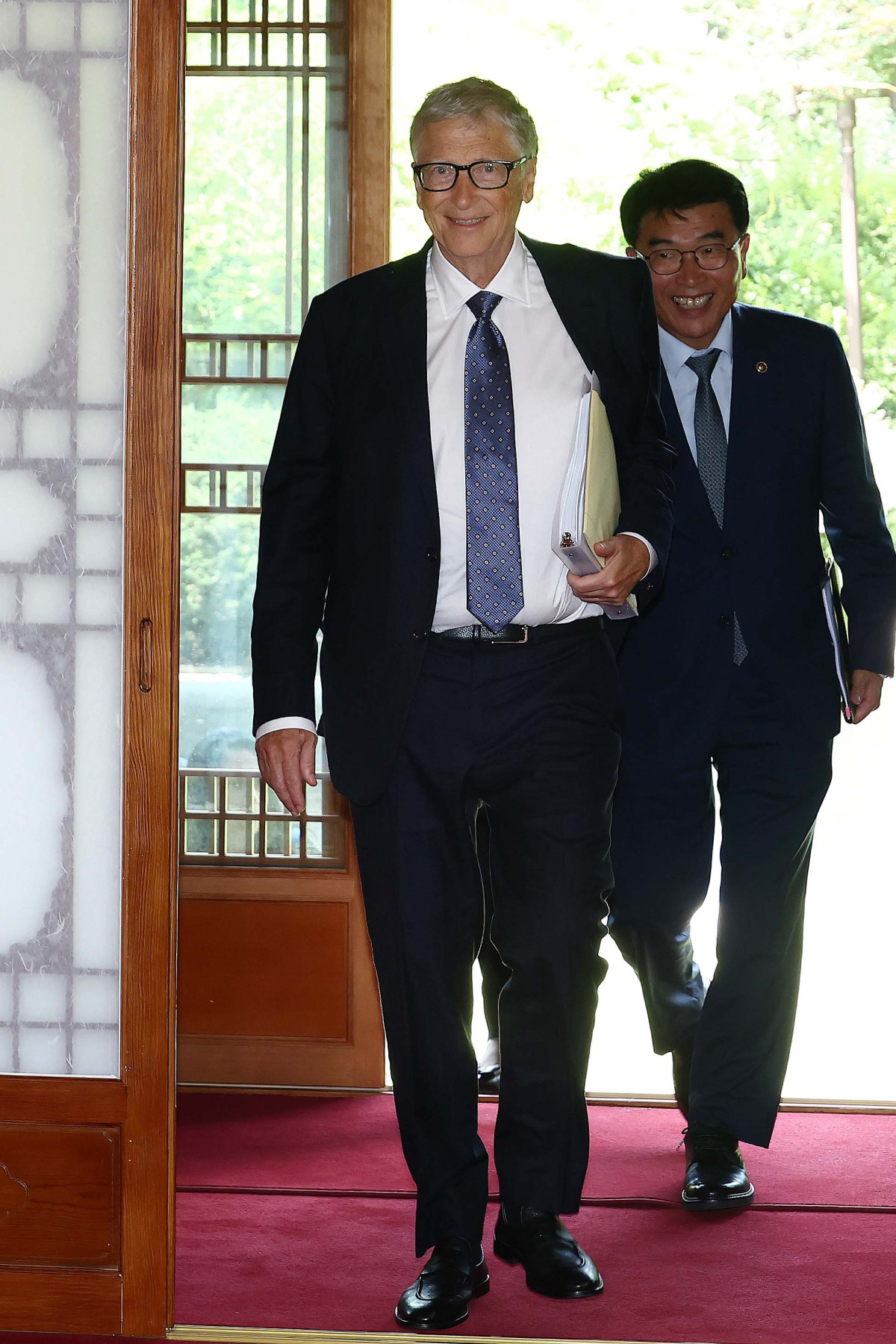 ▲빌 게이츠 게이츠재단 이사장이 21일 서울 삼청동 총리공관에서 열린 김민석 국무총리와 오찬회담에 입장하고 있다. 청사사진기자단