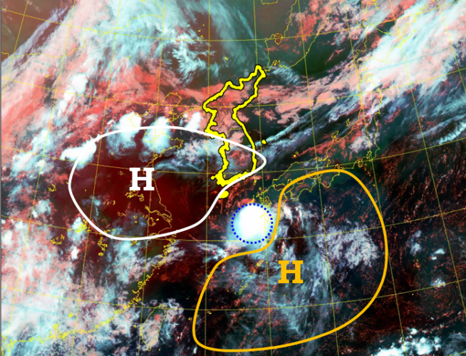 ▲한반도 주변 기압계 상황도. 21일 2~8시 위성영상 기준.  (자료제공=기상청)
