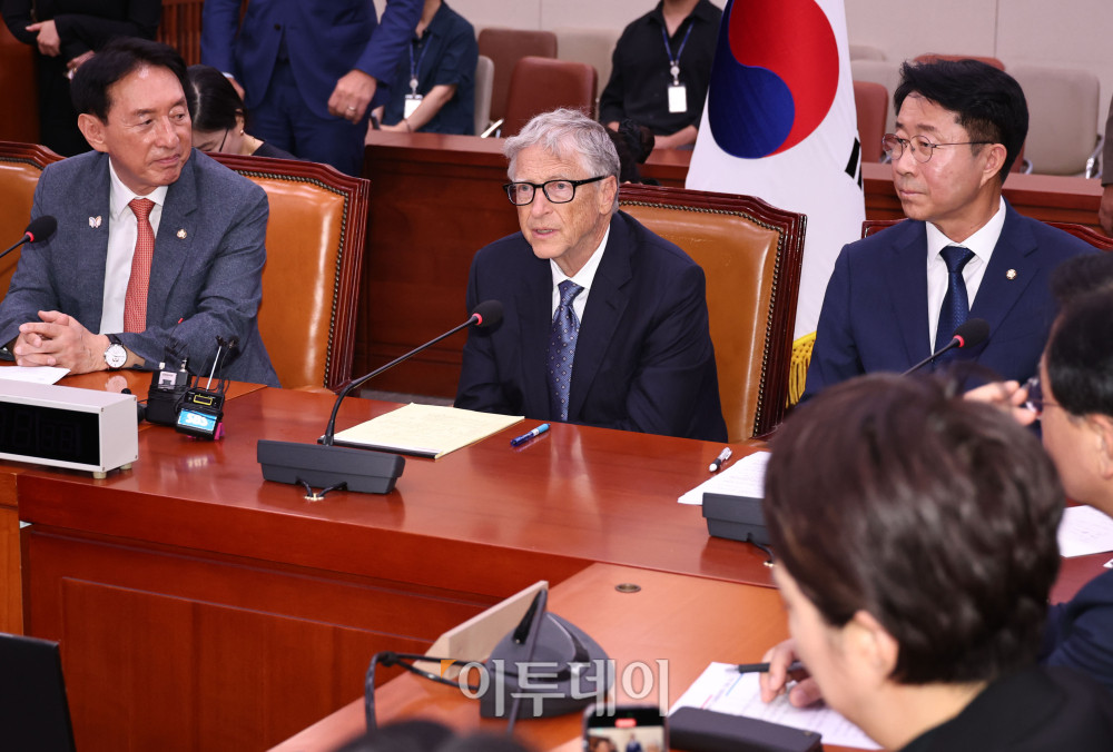 ▲빌 게이츠 게이츠재단 이사장이 21일 서울 여의도 국회 외교통일위원회를 찾아 '한국의 글로벌 조건 기여와 리더십'을 주제로 간담회를 하고 있다. 고이란 기자 photoeran@