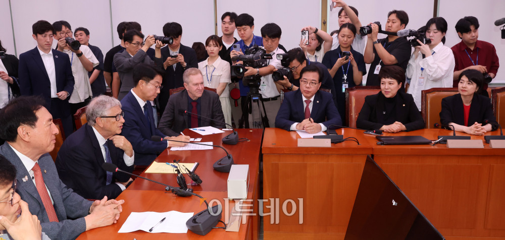 ▲빌 게이츠 게이츠재단 이사장이 21일 서울 여의도 국회 외교통일위원회를 찾아 '한국의 글로벌 조건 기여와 리더십'을 주제로 간담회를 하고 있다. 고이란 기자 photoeran@