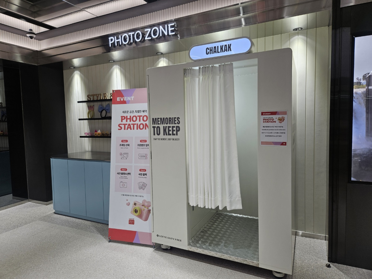 ▲롯데면세점이 이달 김포공항점에 선보인 'K마켓'에 마련된 포토부스 (문현호 기자 m2h@)