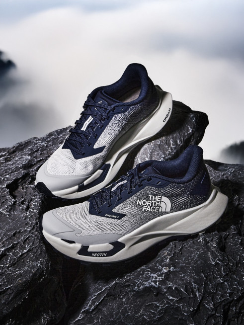 ▲네이비 색상의 ‘벡티브 엔듀리스 4’ 신제품 (사진제공=영원아웃도어)