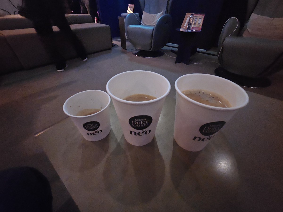▲네슬레코리아가 21일 서울 영등포구 타임스퀘어 CGV에서 네스카페 돌체구스토 네오 출시 기자 간담회에서 네오의 세 가지 브루잉 방식으로 추출한 커피를 마셔봤다. (사진=정영인 기자 oin@)