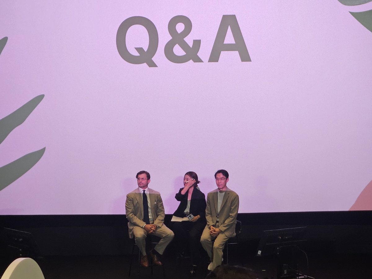 ▲네슬레코리아가 21일 서울 영등포구 타임스퀘어 CGV에서 네스카페 돌체구스토 네오 출시 기자 간담회에서 왼쪽부터 토마스 카소 네슬레코리아 대표와 아피왓 이리야피차트 네슬레코리아 커피사업부 부문장이 질의응답에 참여하고 있다. (사진=정영인 기자 oin@)