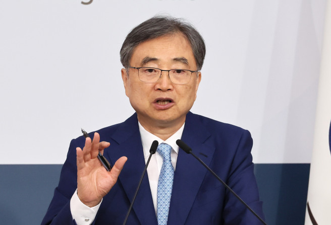 ▲조현 외교부 장관이 8월 14일 서울 종로구 외교부 청사에서 열린 내신 기자단 대상 브리핑에서 외교현안에 대한 질문에 답변하고 있다.  (연합뉴스)